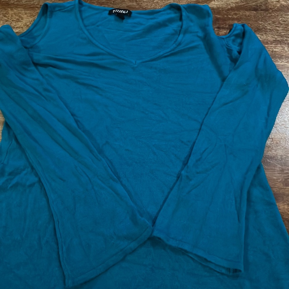2 Roz & Ali  cold shoulder sweaters size large, grey and turquoise